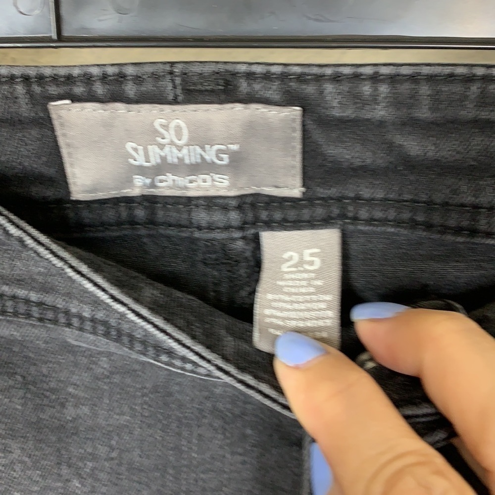 Black faded wash so slimming Chico’s 2.5 jeans - Picture 2 of 4